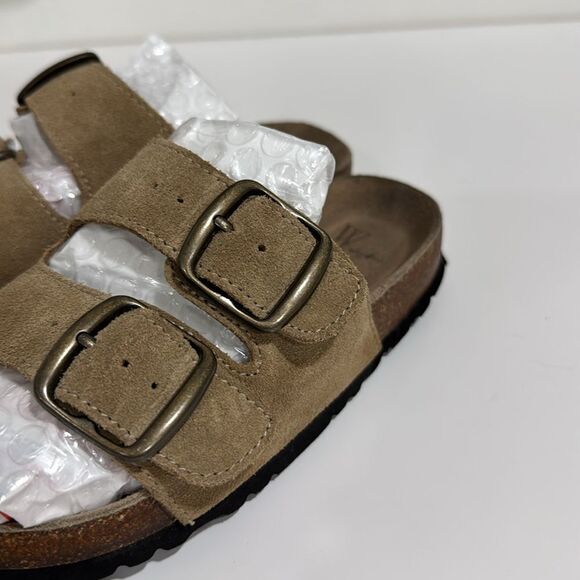 Kids white Mountain Brown Sandals with Suede Straps and Contoured Footbed EUC - Picture 2 of 6